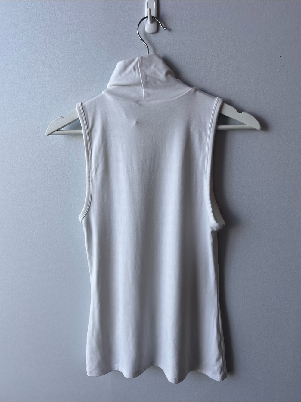ARITZIA Babaton Location Sleeveless White Turtleneck Top Women’s Medium - Picture 5 of 8